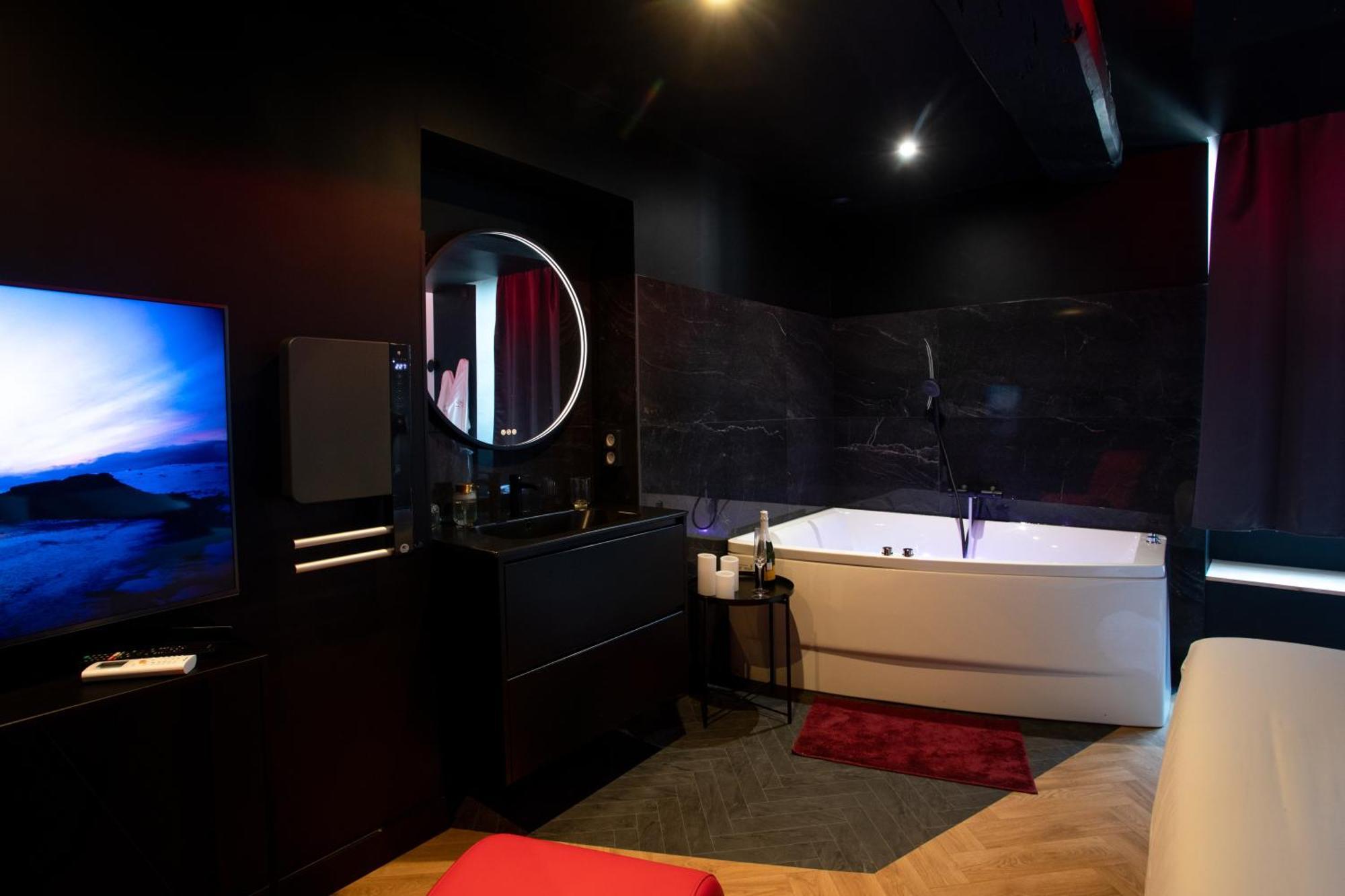 La Suite Spa & Cinema Saint-Lambert-du-Lattay Exterior photo